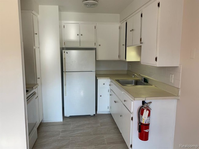 Foto del edificio - 3340 Greenfield Rd
