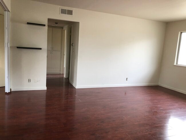 Building Photo - 872 Gallatin Dr