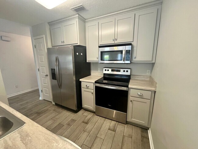 Building Photo - 3b/2Bth Home