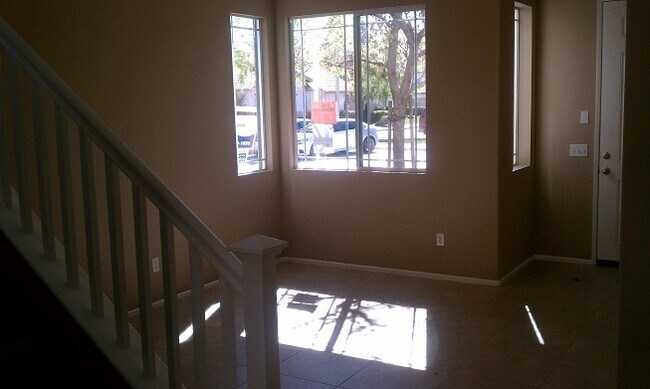 Foto del edificio - Nice 4 Bed 2.5 Bath home in Riverside! New Appliances! Call Today!