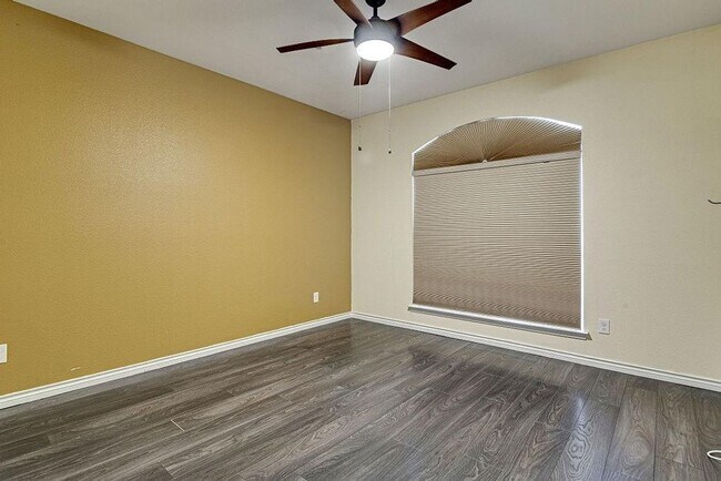 Foto del edificio - Spacious 4BR House in Burleson