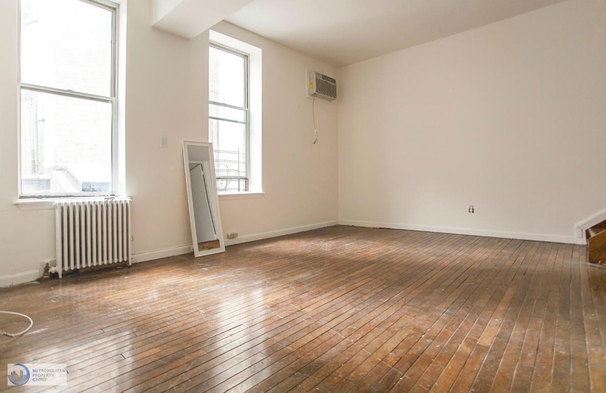 Primary Photo - 690 Greenwich St
