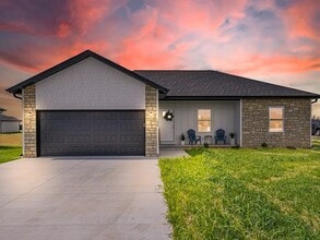 Building Photo - 127 W Ledgestone Dr