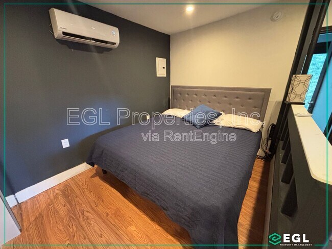 Foto del edificio - 6657 Lindenhurst Ave