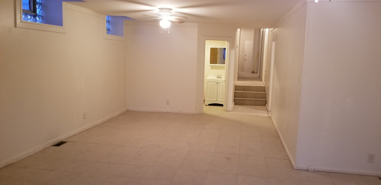Foto principal - 8501 S Crandon Ave