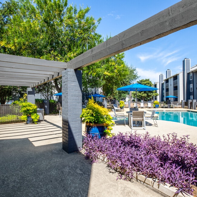 Stassney at SoCo Apartments in Austin, TX