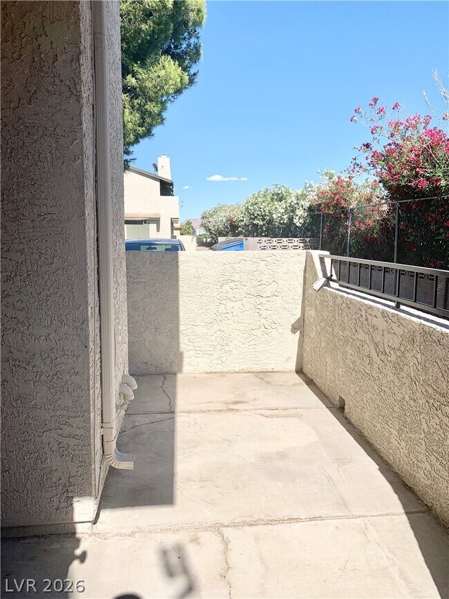 Foto del edificio - 3771 Shirebrook Dr