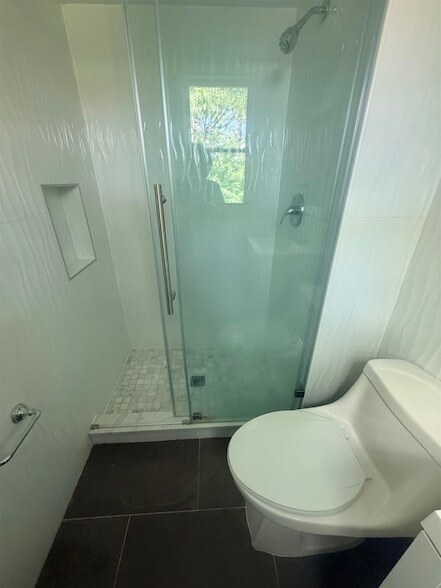 Building Photo - 696A Avenue East Unit 2