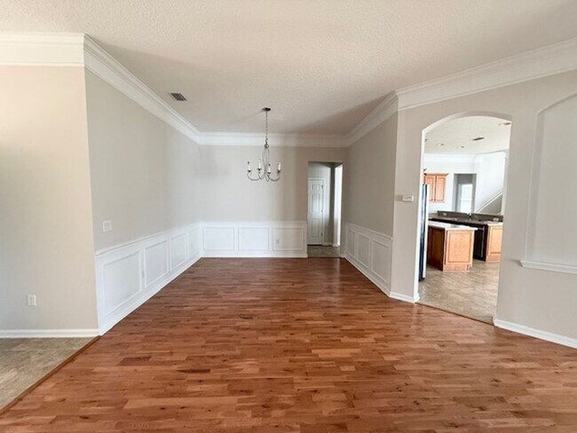 Foto del edificio - Spacious and well-appointed 4-bedroom, 3.5...