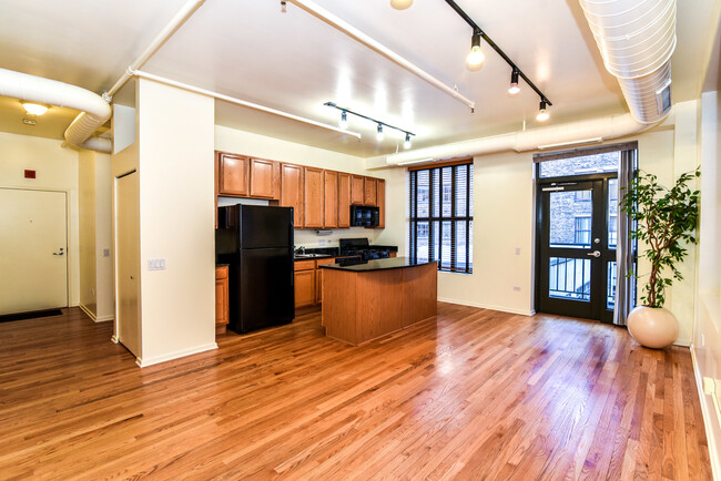 Building Photo - 6 E Monroe St