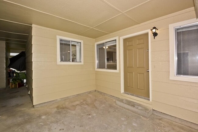 Building Photo - 1122 S Pond St