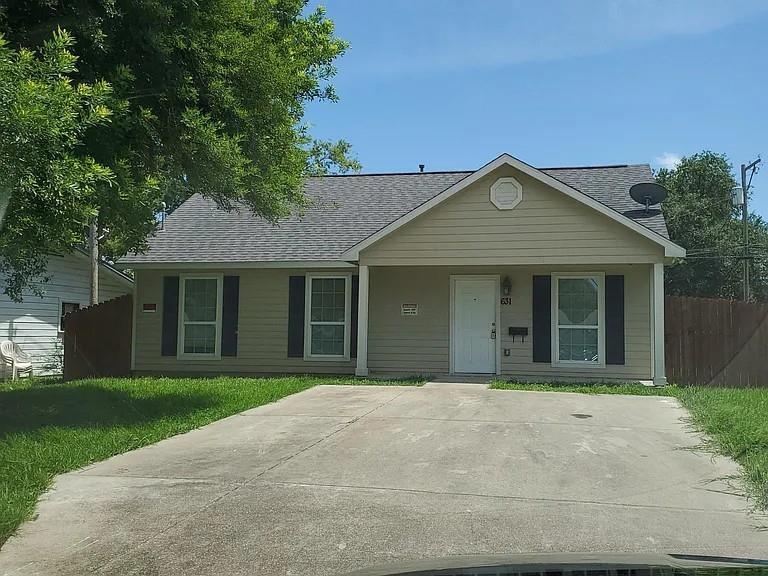 Foto principal - 631 15th Ave N