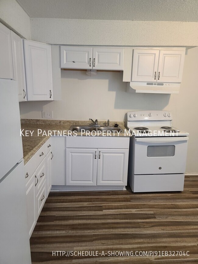 Building Photo - 1034 Pitt St - Section 8 welcome!