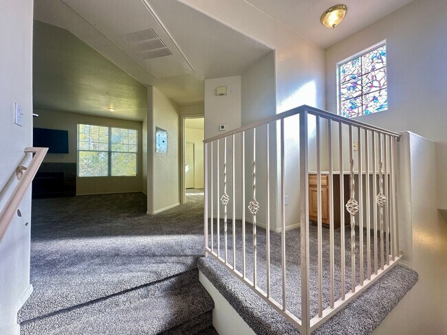 Building Photo - Morgyn Ridge Condo