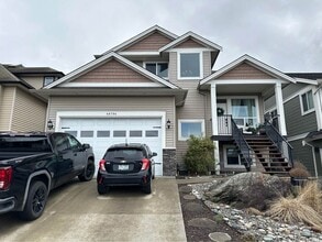 Building Photo - 46794 Sylvan Dr