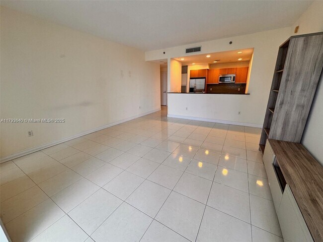 Building Photo - 1060 Brickell Ave