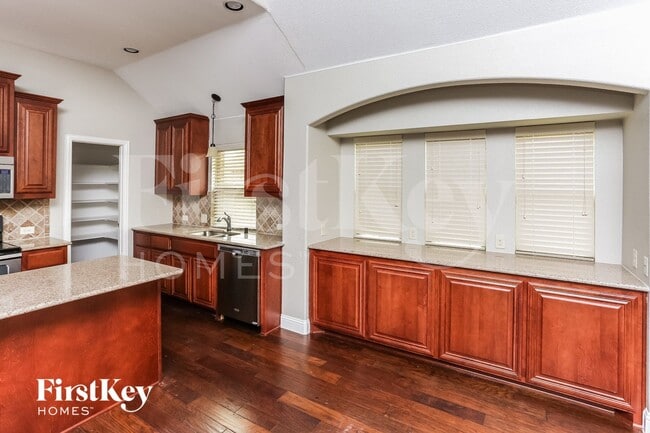 Building Photo - 921 Lucetta St