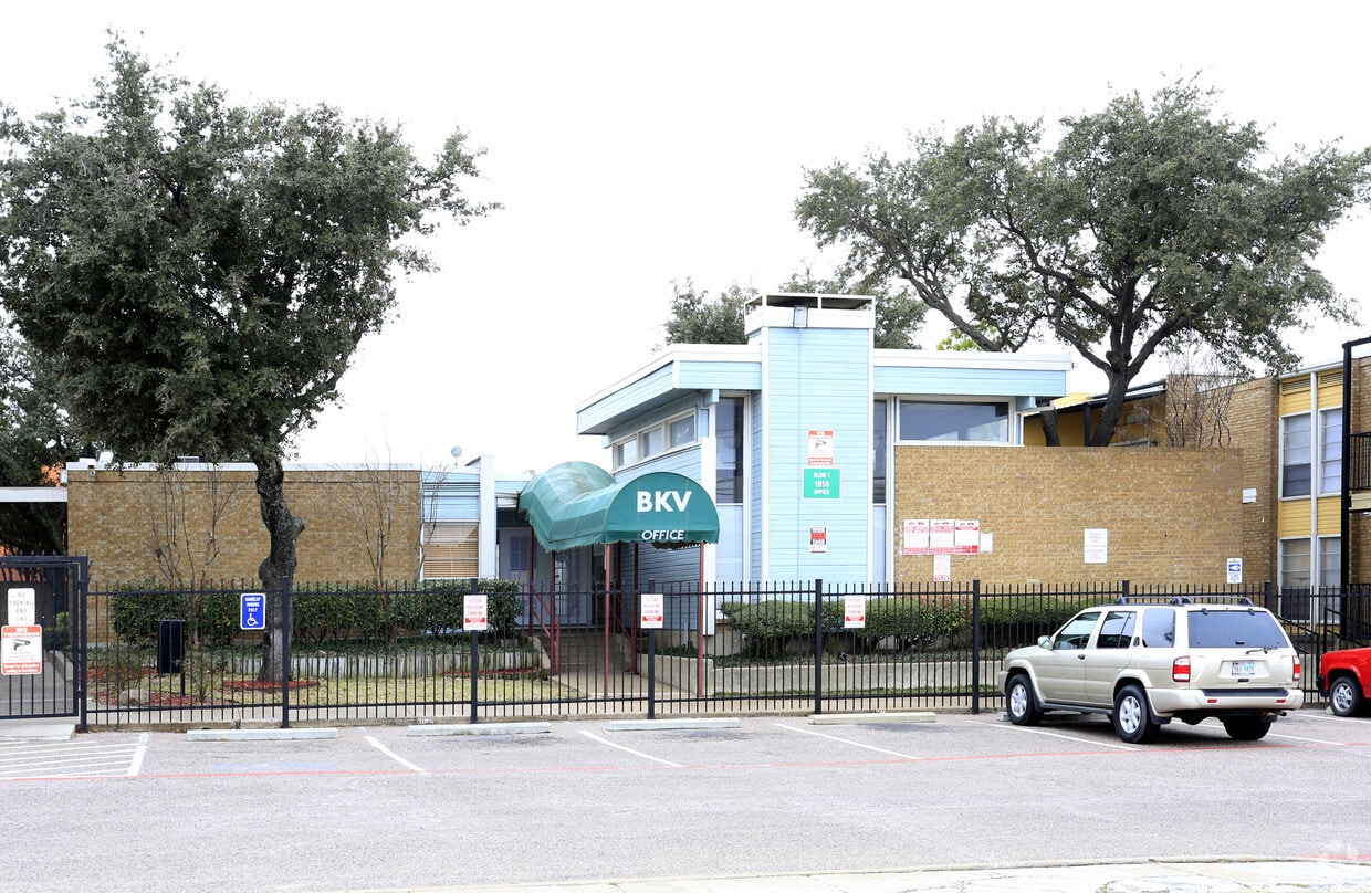 Buckner Village Apartments in Dallas, TX