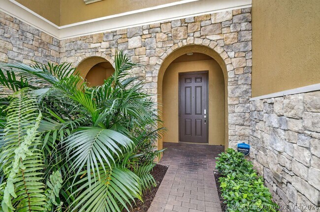 Building Photo - 10457 Wellington Parc Dr