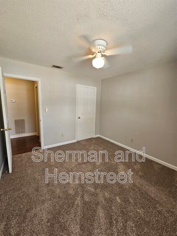 Building Photo - 408 Commons Dr