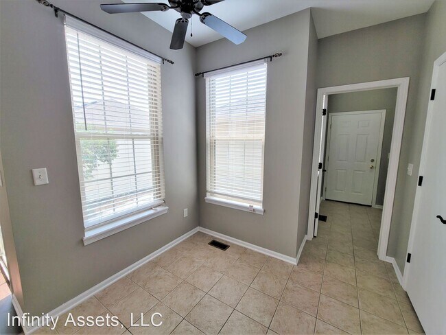 Building Photo - 2 br, 2 bath House - 4738 Oak Way