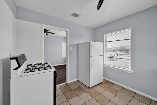 Building Photo - 1009 Witter St