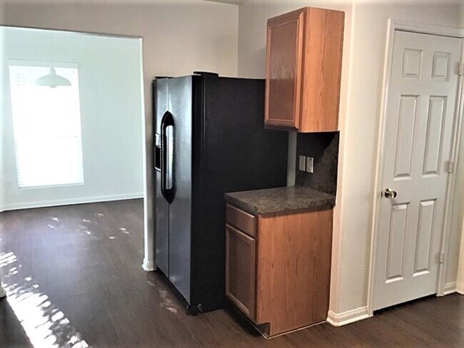 Building Photo - 3631 Barkers Crossing Ave