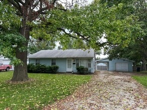 Building Photo - 1405 Holly Hill Dr