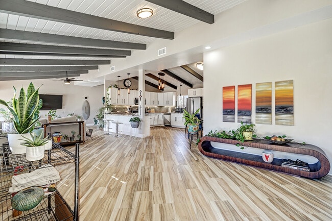 Building Photo - 1150 La Vega Rd