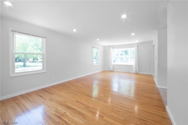 Building Photo - 137 E Case Dr