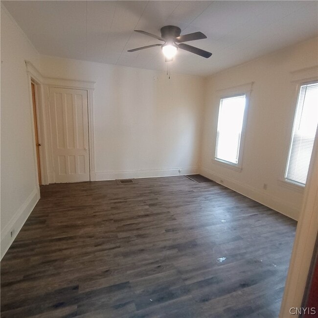 Building Photo - 421-423 Ulster St