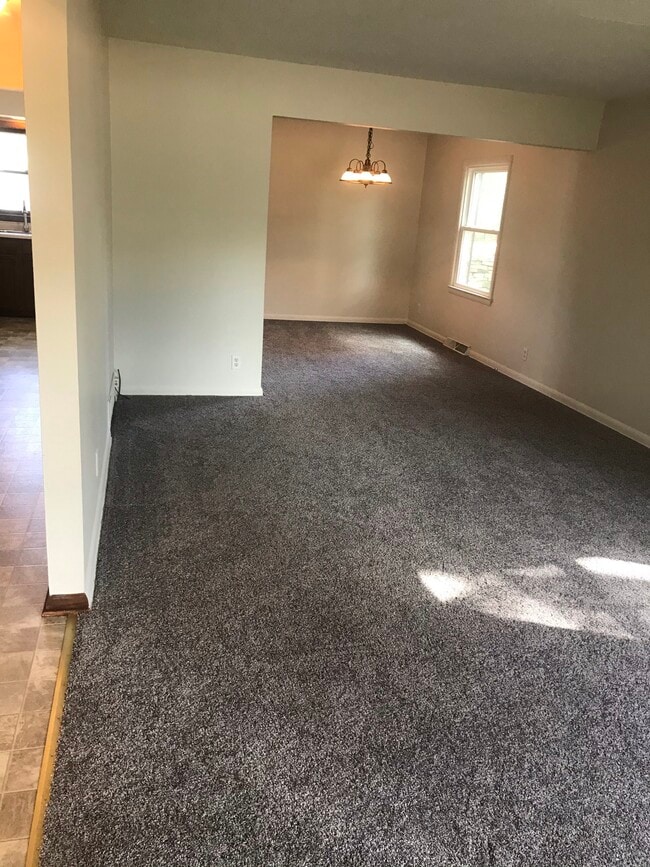 Living/dining room - 2862 N 124th St
