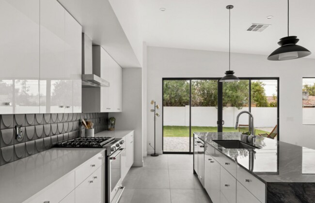 Foto del edificio - 4013 N 32nd Pl