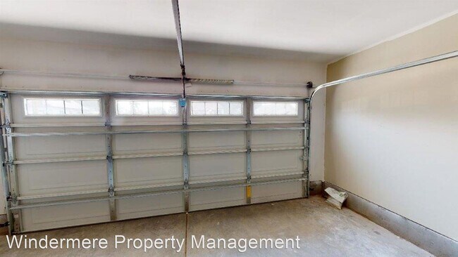 Building Photo - 4 br, 2 bath House - 122 W. Maple Street
