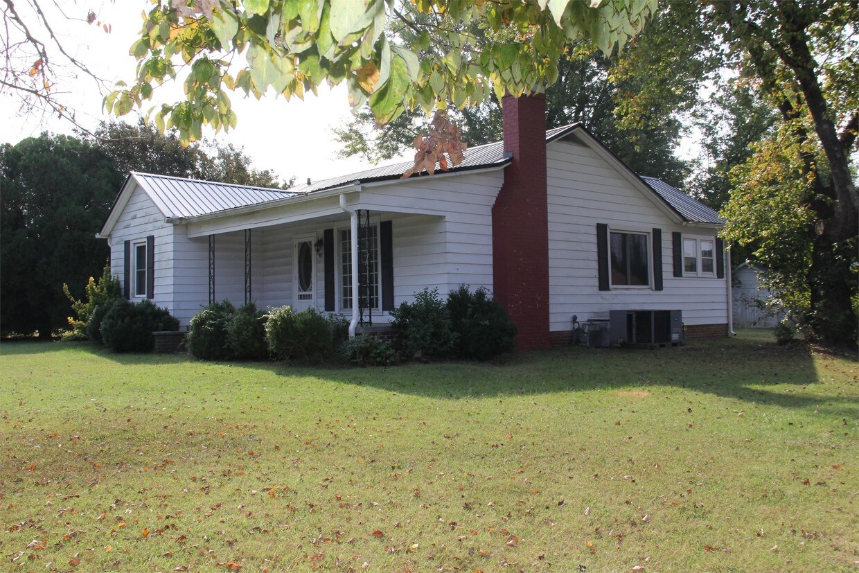 Primary Photo - 913 E Main St