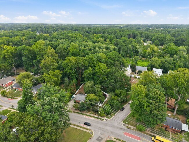 Foto del edificio - 3205 Crandon Ln