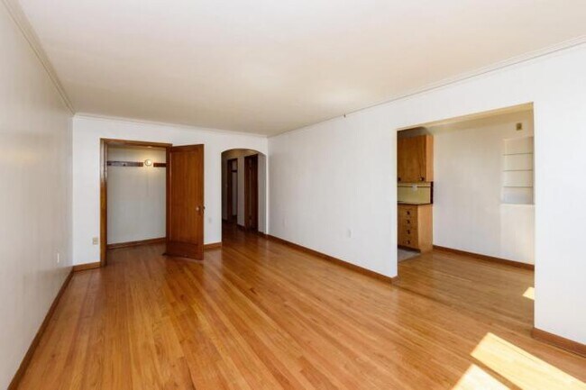 Building Photo - 1 bedroom in Seattle WA 98103