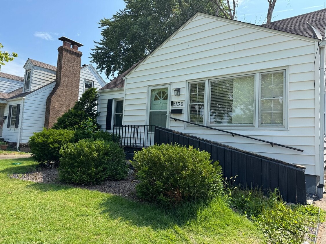 Primary Photo - Adorable 3 Bedroom Home Near Lincoln Park!