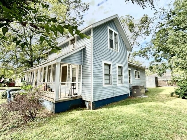 Building Photo - 3614 Bradley St SW