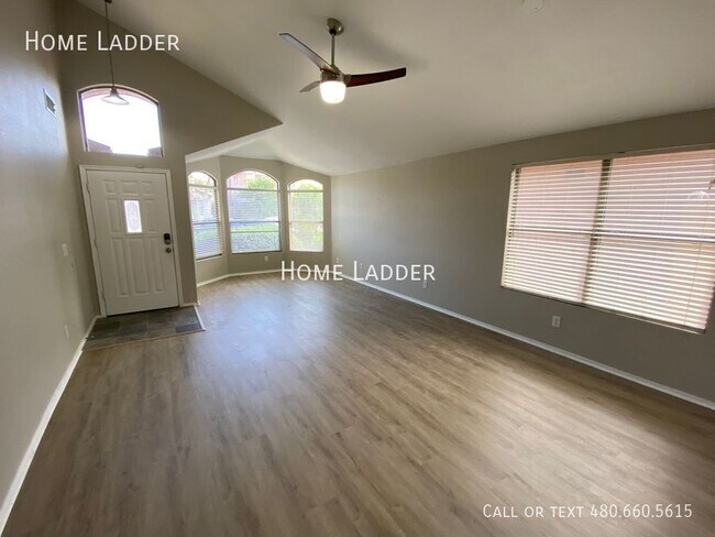 Foto del edificio - 4723 E Weaver Rd