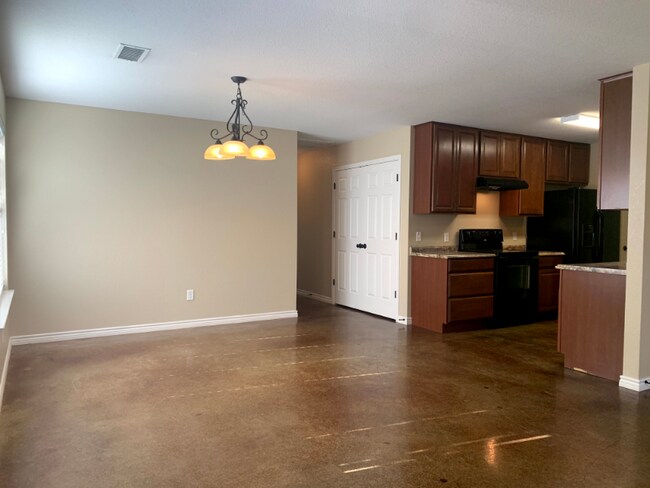 Building Photo - 5211 Graceland Dr