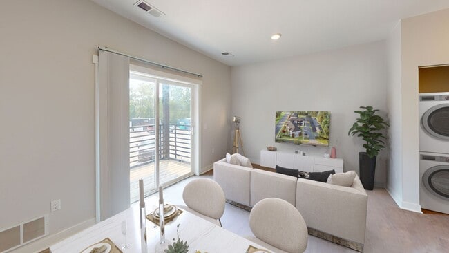 Building Photo - 825 S Washington Ave