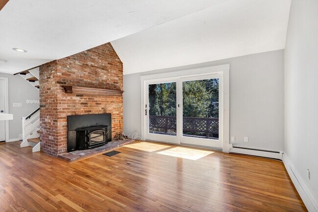 Building Photo - 2 Clover Hill Rd