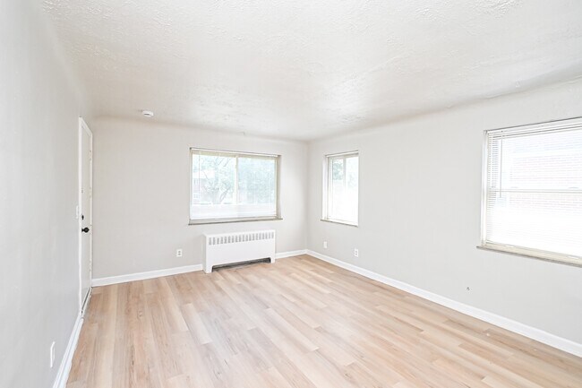 Building Photo - 7139 Eastlawn Dr