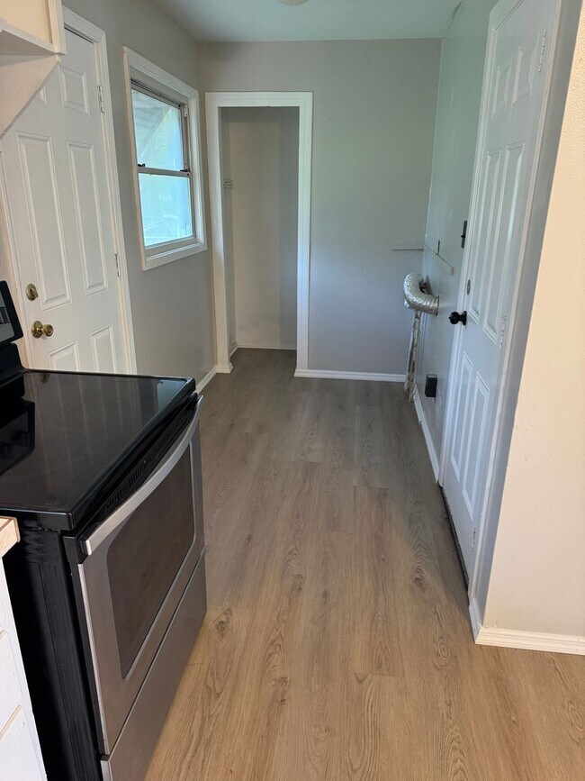 Foto del edificio - 1669 S Hickory Ave