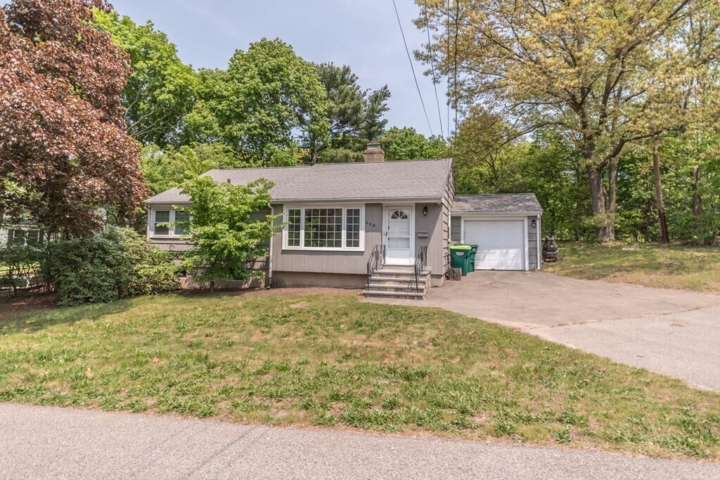 Primary Photo - 208 Webster St