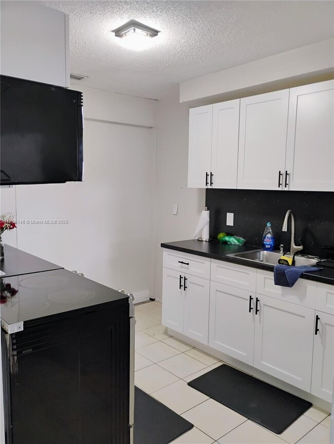 Building Photo - 252 S Biscayne River Dr