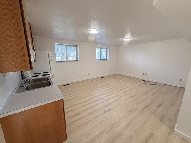 Building Photo - 325 S 600 W