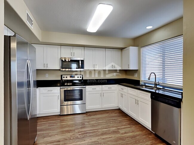 Foto del edificio - 16632 W Belleview St