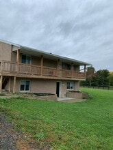 Building Photo - 9379 Valley View Dr